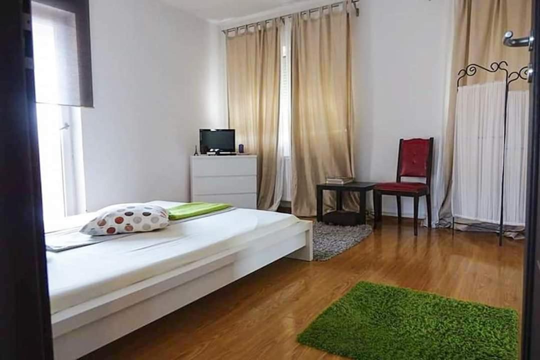 Casa File De Poveste Targu Jiu Luaran gambar
